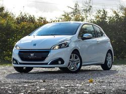 Wit Gebruikt 2017 Peugeot 208 Active Hatchback | € 6.950 (Goede deal)