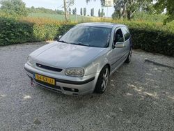 Zilver Gebruikt 2001 VW Golf IV Trendline Hatchback | € 1.650 (Eerlijke prijs)