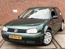 Groen Gebruikt 2000 VW Golf IV Trendline Hatchback | € 1.950 (Eerlijke prijs)
