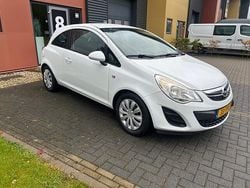 Wit Gebruikt 2012 Opel Corsa Edition Hatchback | € 2.750 (Eerlijke prijs)