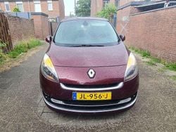Rood Gebruikt 2012 Renault Scénic III Bose Edition MPV | € 4.950 (Goede deal)