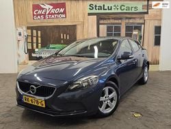 Blauw Gebruikt 2017 Volvo V40 Momentum Hatchback | € 13.495 (Eerlijke prijs)