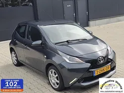 Grijs Gebruikt 2015 Toyota Aygo X-play Hatchback | € 6.150 (Eerlijke prijs)