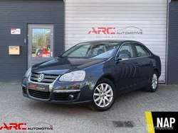 Grijs Gebruikt 2009 VW Jetta Highline Sedan | € 3.950 (Eerlijke prijs)
