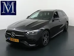 Zwart, metallic lak Gebruikt 2022 Mercedes C300e AMG line Stationwagen | € 42.899 (Eerlijke prijs)