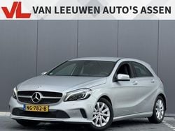Grijs, metallic lak Gebruikt 2017 Mercedes A180 Edition Hatchback | € 10.948 (Eerlijke prijs)