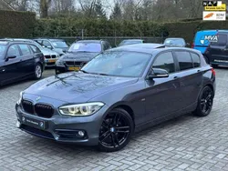 Grijs, metallic lak Gebruikt 2015 BMW 118 Sport Line Hatchback | € 10.950 (Iets duurder)