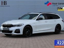 Wit Gebruikt 2020 BMW 330e Executive Stationwagen | € 31.845 (Duur)