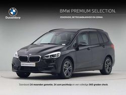 Saphirschwarz metallic (zwart metallic) Gebruikt 2022 BMW 216 Gran Tourer Executive MPV | € 19.950 (Goede deal)