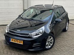 Zwart Gebruikt 2016 Kia Rio Hatchback | € 10.900 (Eerlijke prijs)
