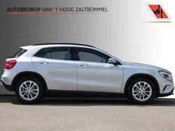 Grijs, metallic lak Gebruikt 2017 Mercedes GLA180 Ambition SUV | € 21.900 (Eerlijke prijs)