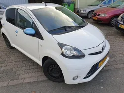 Wit Gebruikt 2014 Toyota Aygo Hatchback | € 2.999 (Eerlijke prijs)
