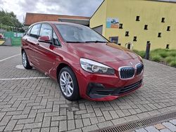Rood Gebruikt 2018 BMW 225 Advantage Stationwagen | € 16.350 (Goede deal)