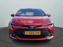 Rood, metallic lak Gebruikt 2023 Toyota Corolla Edition Stationwagen | € 32.450 (Duur)
