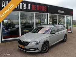 Grijs Gebruikt 2021 Skoda Superb SportLine Stationwagen | € 23.950 (Iets duurder)