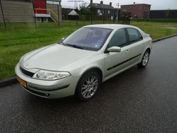 Geel Gebruikt 2003 Renault Laguna II Expression Hatchback | € 1.495 (Eerlijke prijs)