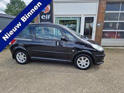 Zwart Gebruikt 2006 Peugeot 1007 Hatchback | € 1.988