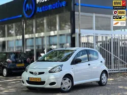 Wit Gebruikt 2011 Toyota Aygo Cool Hatchback | € 3.250 (Eerlijke prijs)