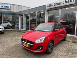 Rood Gebruikt 2021 Suzuki Swift Style Hatchback | € 17.250 (Eerlijke prijs)
