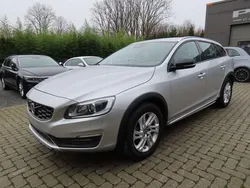 Zilver Gebruikt 2016 Volvo V60 CC Momentum Stationwagen | € 19.900 (Goede deal)