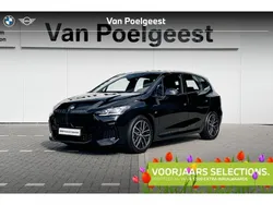Saphirschwarz metallic (donker zwart metallic) Gebruikt 2023 BMW 220 Active Tourer Comfort Edition MPV | € 38.900 (Eerlijke prijs)