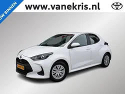 Wit Gebruikt 2022 Toyota Yaris Hybrid Active Hatchback | € 20.499 (Eerlijke prijs)