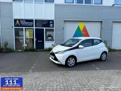 Wit Gebruikt 2017 Toyota Aygo X-play Hatchback | € 6.250 (Eerlijke prijs)