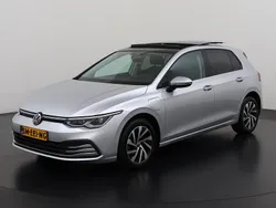 Reflexsilver metallic (8e8e) Gebruikt 2021 VW Golf VIII Style Hatchback | € 25.495 (Eerlijke prijs)