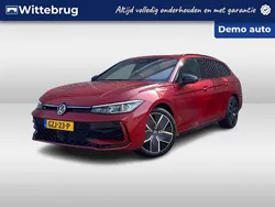 Rood Gebruikt 2025 VW Passat R-line Edition Stationwagen | € 56.950