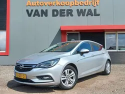 Grijs, metallic lak Gebruikt 2018 Opel Astra Innovation Hatchback | € 10.500 (Eerlijke prijs)