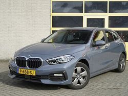 Grijs Gebruikt 2022 BMW 118 Hatchback | € 20.450 (Super prijs)