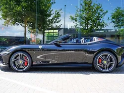 Zwart Nieuw 2025 Ferrari Roma Coupé | € 245.555