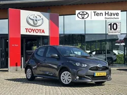 Grijs Gebruikt 2023 Toyota Yaris Active Hatchback | € 22.400 (Eerlijke prijs)