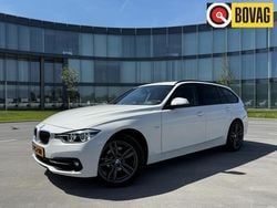 Wit Gebruikt 2018 BMW 320 Executive Stationwagen | € 26.880 (Eerlijke prijs)
