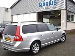 Grijs (metallic) Gebruikt 2009 Volvo V70 Momentum Stationwagen | € 3.500 (Iets duurder)