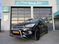 Zwart Gebruikt 2017 Ford Kuga Trend SUV | € 12.950 (Eerlijke prijs)