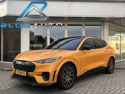 Geel, metallic lak Gebruikt 2022 Ford Mustang Mach-E GT SUV | € 35.840