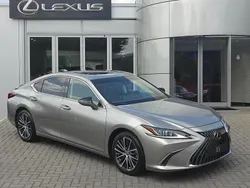 Grijs Gebruikt 2023 Lexus ES300H Business Edition Sedan | € 45.900 (Super prijs)