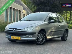 Grijs Gebruikt 2002 Peugeot 206 Premium Hatchback | € 1.799 (Eerlijke prijs)
