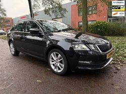 Zwart (metallic) Gebruikt 2020 Skoda Octavia Business Line Stationwagen | € 14.950 (Eerlijke prijs)