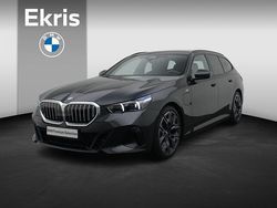 Grijs Gebruikt 2024 BMW 530e M Sport Stationwagen | € 63.900
