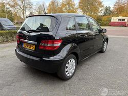 Zwart Gebruikt 2011 Mercedes B160 Business MPV | € 1.999