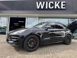 Zwart Gebruikt 2015 Porsche Macan Turbo SUV | € 32.900 (Eerlijke prijs)