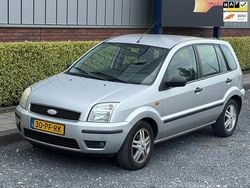 Grijs Gebruikt 2004 Ford Fusion Ghia MPV | € 1.999 (Goede deal)