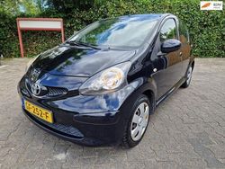 Zwart Gebruikt 2007 Toyota Aygo Hatchback | € 2.850 (Eerlijke prijs)