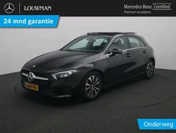 Donker kosmoszwart metaalkleur metallic Gebruikt 2021 Mercedes A180 Business Hatchback | € 24.945 (Eerlijke prijs)