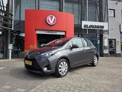 Grijs Gebruikt 2017 Toyota Yaris Hatchback | € 13.090 (Eerlijke prijs)