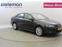 Zwart, metallic lak Gebruikt 2013 VW Golf Highline Sedan | € 6.845 (Super prijs)