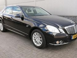 Zwart, metallic lak Gebruikt 2009 Mercedes E200 Elegance Sedan | € 12.750 (Iets duurder)