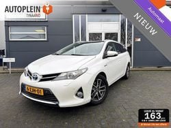 Wit Gebruikt 2015 Toyota Auris Hatchback | € 9.895 (Eerlijke prijs)